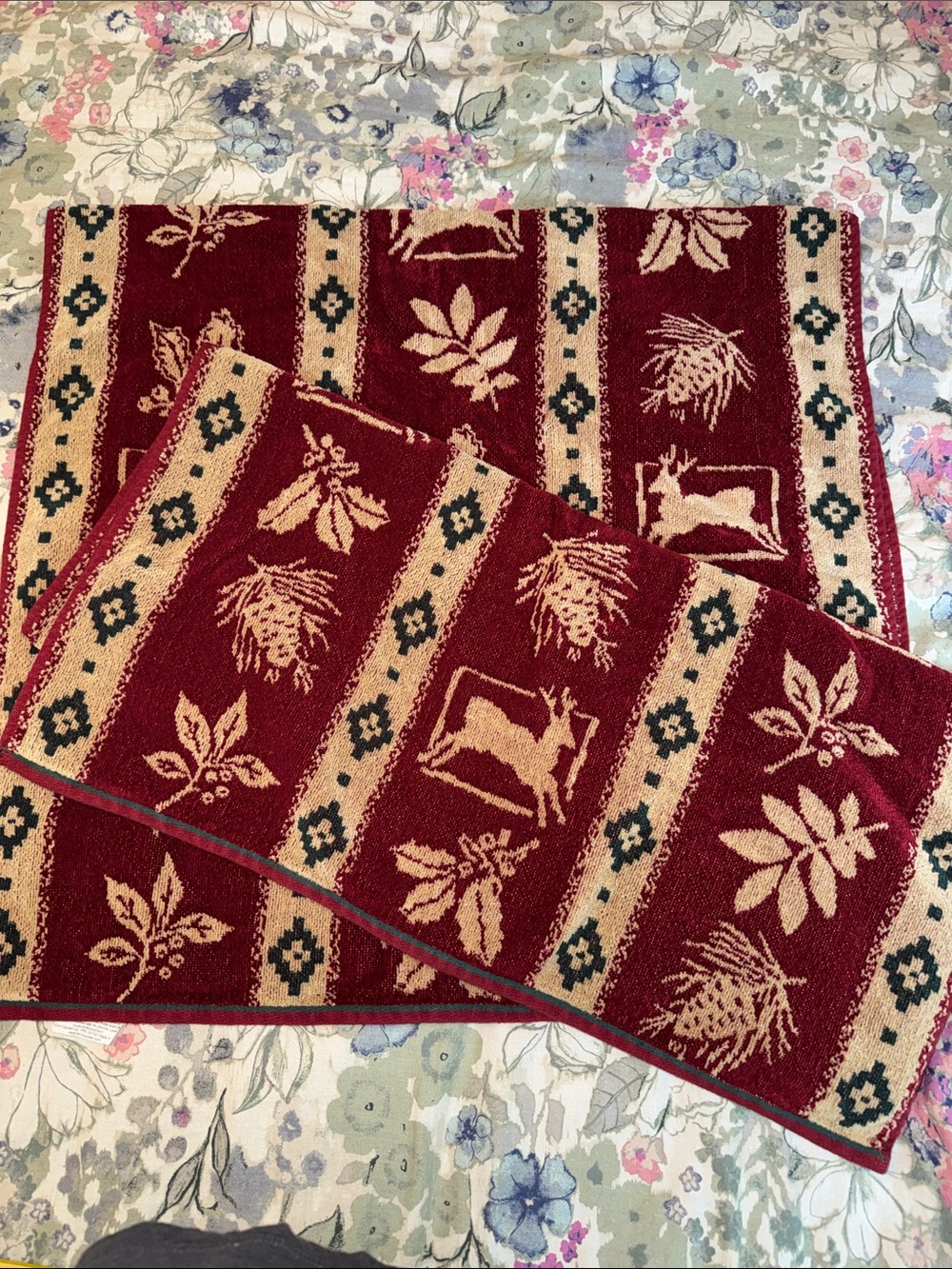 Classic Red Deer & Pine Bath Towel Set - 2 NWOT